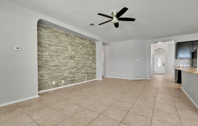 5-bedroom rental at 10326 Floore Hollow in San Antonio, TX — photo 5