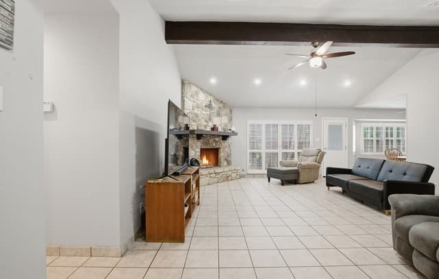 3-bedroom rental at 15054 Misty Bnd in San Antonio, TX — photo 3