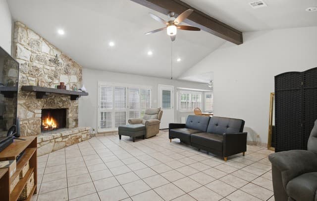 3-bedroom rental at 15054 Misty Bnd in San Antonio, TX — photo 4