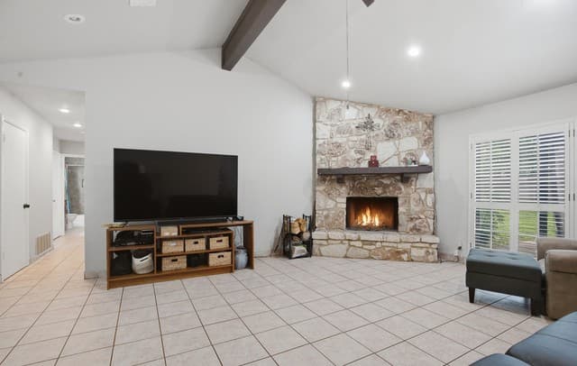 3-bedroom rental at 15054 Misty Bnd in San Antonio, TX — photo 5