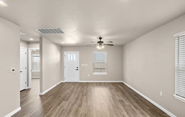 3-bedroom rental at 4711 Vaquero Crk in Von Ormy, TX — photo 2