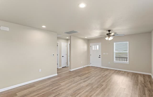 3-bedroom rental at 4711 Vaquero Crk in Von Ormy, TX — photo 3