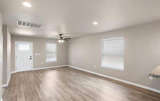 3-bedroom rental at 4715 Vaquero Crk in Von Ormy, TX — photo 4