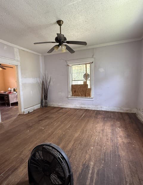 3-bedroom rental at 210 Chicago Blvd in San Antonio, TX — photo 4
