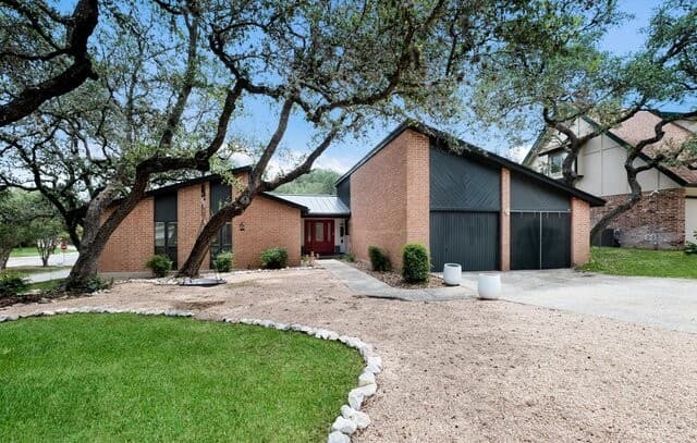4-bedroom rental at 14318 Ben Brush in San Antonio, TX — photo 2