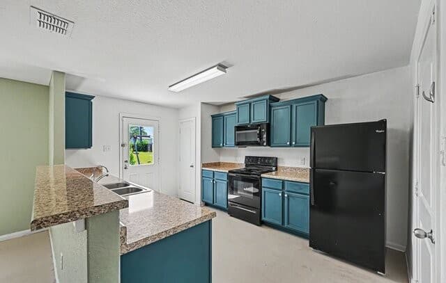 3-bedroom rental at 3823 Southton View in San Antonio, TX — photo 5