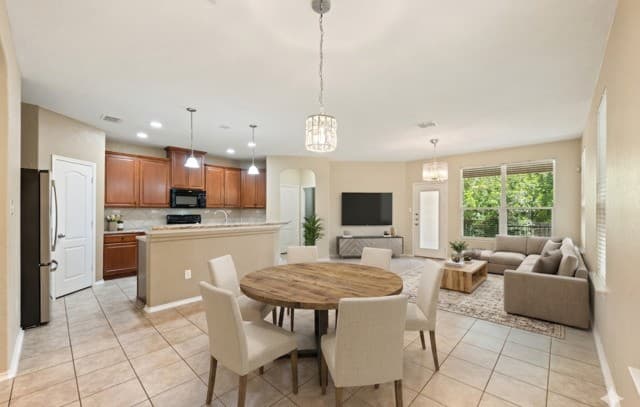 4-bedroom rental at 105 Rolling Crk in Boerne, TX — photo 4