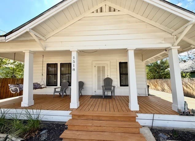 3-bedroom rental at 1518 W Craig Pl in San Antonio, TX — photo 1