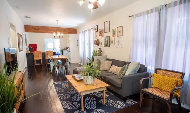 3-bedroom rental at 1518 W Craig Pl in San Antonio, TX — photo 5