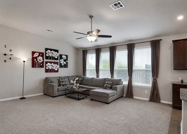 4-bedroom rental at 2354 Pesaro Point in San Antonio, TX — photo 4