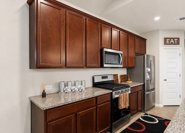 4-bedroom rental at 2354 Pesaro Point in San Antonio, TX — photo 5