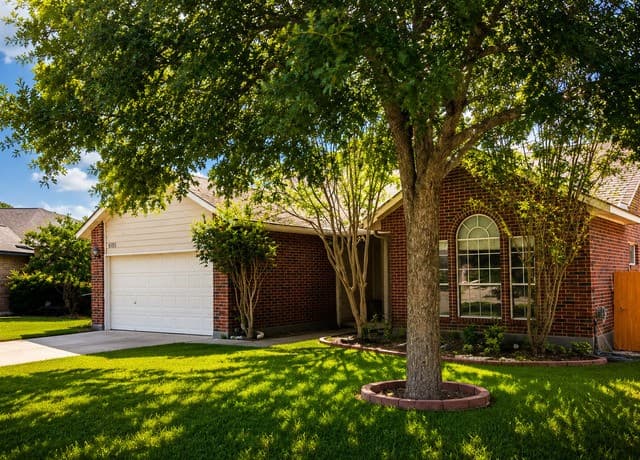 3-bedroom rental at 6155 Heritage Place Dr in San Antonio, TX — photo 1