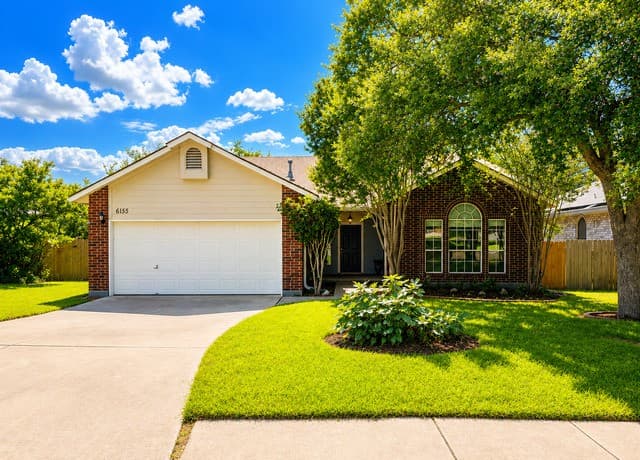 3-bedroom rental at 6155 Heritage Place Dr in San Antonio, TX — photo 2