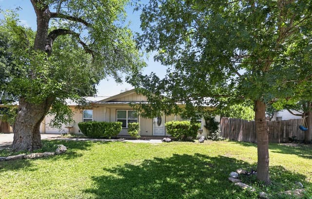 3-bedroom rental at 5615 Brandemere Dr in San Antonio, TX — photo 1
