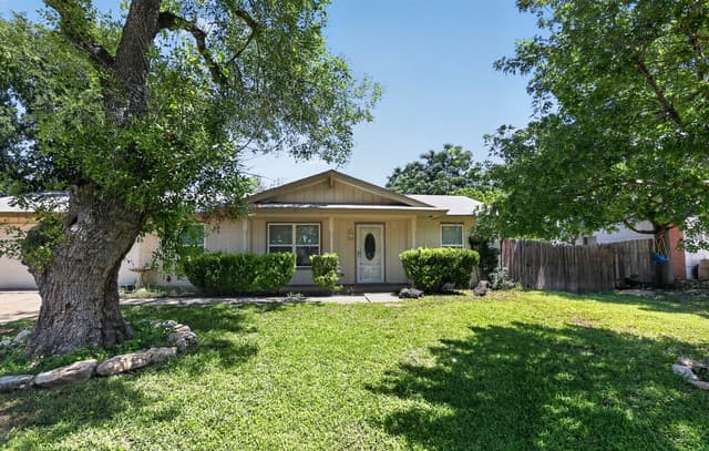 3-bedroom rental at 5615 Brandemere Dr in San Antonio, TX — photo 2