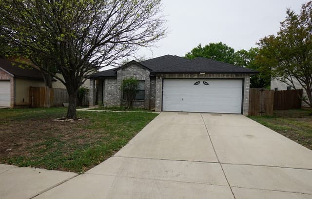 3-bedroom rental at 7903 Bowens Crossing St in San Antonio, TX — photo 1