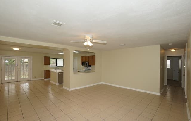 3-bedroom rental at 7903 Bowens Crossing St in San Antonio, TX — photo 2