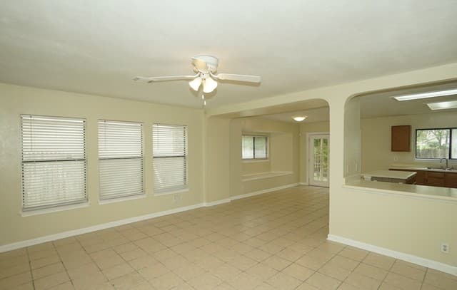 3-bedroom rental at 7903 Bowens Crossing St in San Antonio, TX — photo 3