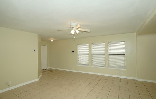 3-bedroom rental at 7903 Bowens Crossing St in San Antonio, TX — photo 4