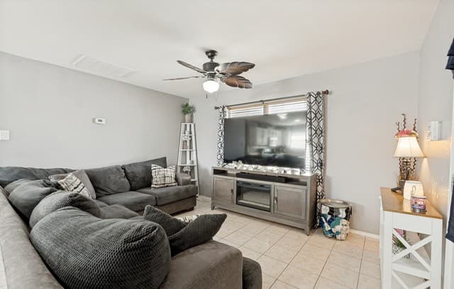 3-bedroom rental at 223 Whitman Ave in San Antonio, TX — photo 3