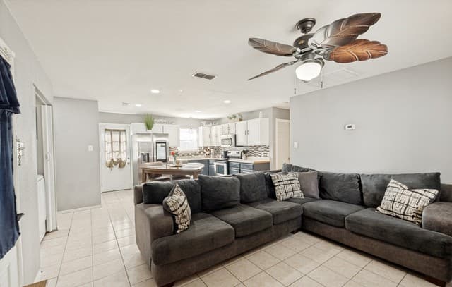 3-bedroom rental at 223 Whitman Ave in San Antonio, TX — photo 4