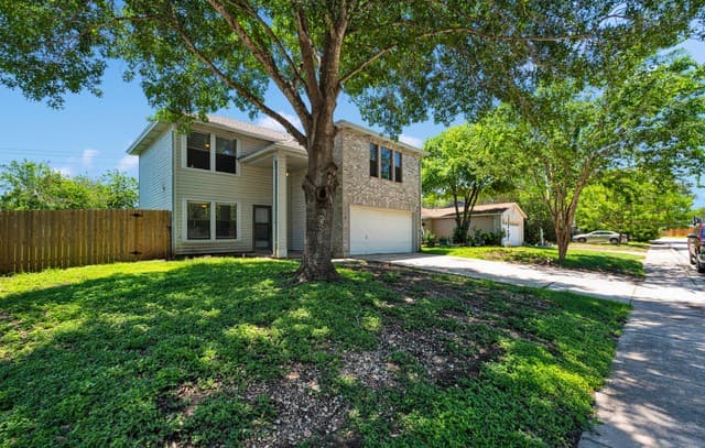 3-bedroom rental at 7518 Myrtle Trail in San Antonio, TX — photo 2
