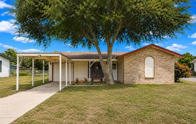 3-bedroom rental at 4802 Castle Bridge in San Antonio, TX — photo 1