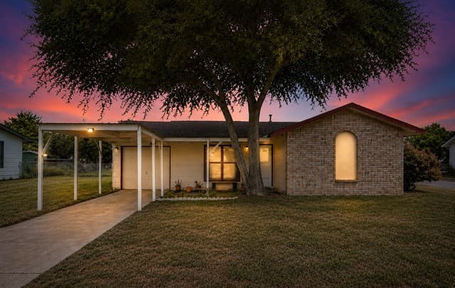 3-bedroom rental at 4802 Castle Bridge in San Antonio, TX — photo 2