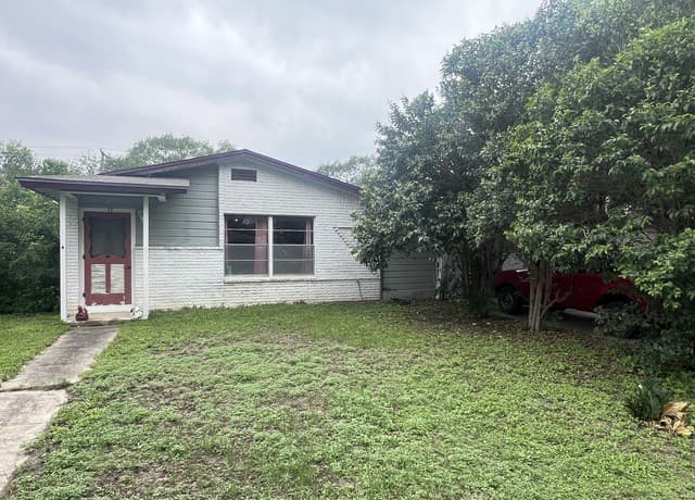 3-bedroom rental at 7518 Buckboard in San Antonio, TX — photo 1