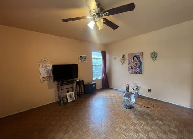 3-bedroom rental at 7518 Buckboard in San Antonio, TX — photo 3
