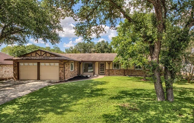 3-bedroom rental at 4627 Barhill St in San Antonio, TX — photo 1