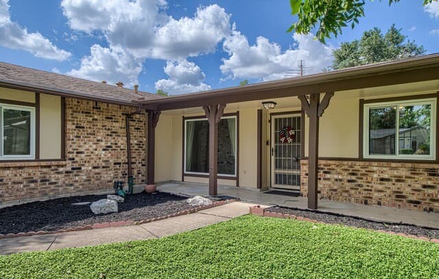 3-bedroom rental at 4627 Barhill St in San Antonio, TX — photo 2