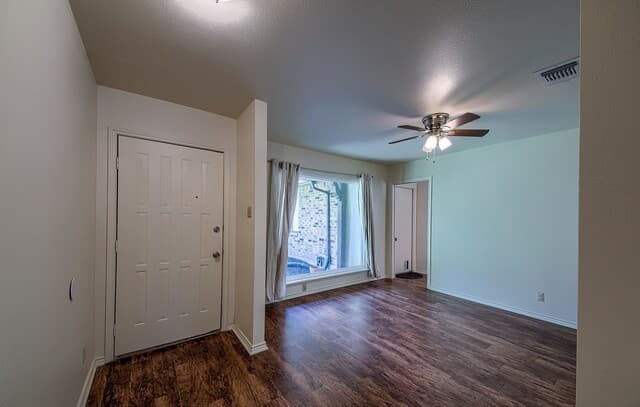 3-bedroom rental at 4627 Barhill St in San Antonio, TX — photo 4