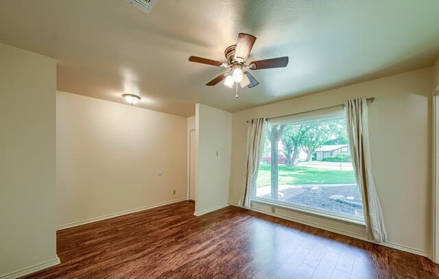 3-bedroom rental at 4627 Barhill St in San Antonio, TX — photo 5
