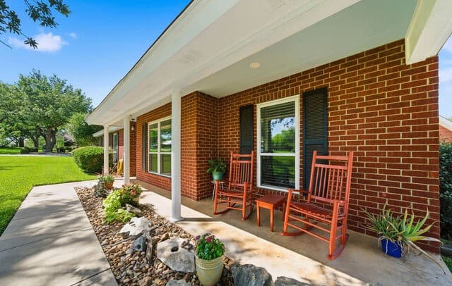 3-bedroom rental at 103 Oaklawn in Floresville, TX — photo 3