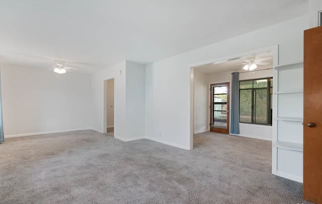 2-bedroom rental at 463 Cherry Ridge Dr in San Antonio, TX — photo 3