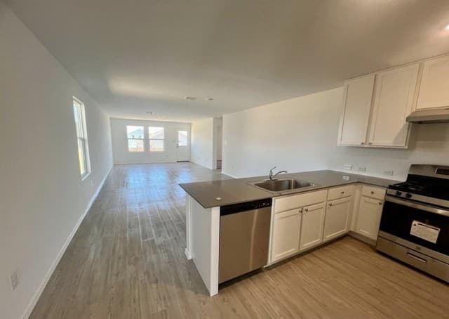 4-bedroom rental at 8911 Sumners Wise in Converse, TX — photo 4