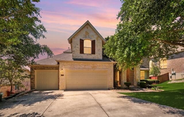 6-bedroom rental at 3719 Sunset Cliff in San Antonio, TX — photo 1