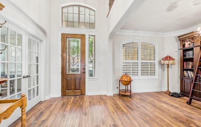 6-bedroom rental at 3719 Sunset Cliff in San Antonio, TX — photo 3