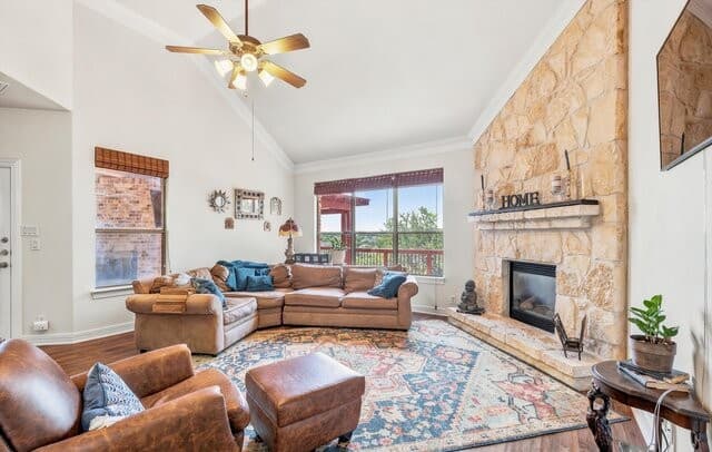 6-bedroom rental at 3719 Sunset Cliff in San Antonio, TX — photo 4