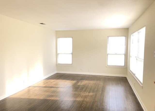 3-bedroom rental at 210 Laddie Pl in San Antonio, TX — photo 2