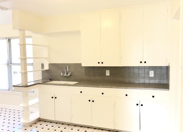 3-bedroom rental at 210 Laddie Pl in San Antonio, TX — photo 4