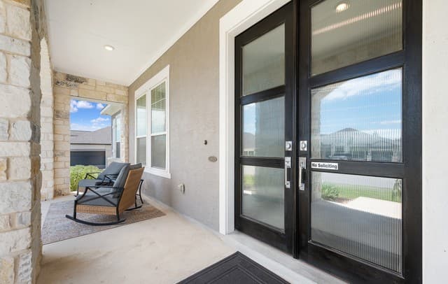 4-bedroom rental at 154 Violet Way in Castroville, TX — photo 4