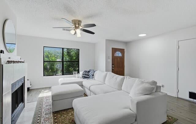 3-bedroom rental at 9430 Kenton Hill in San Antonio, TX — photo 1