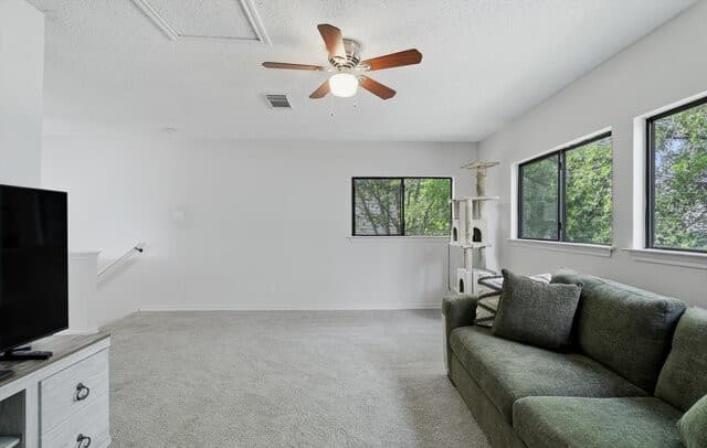 3-bedroom rental at 9430 Kenton Hill in San Antonio, TX — photo 5