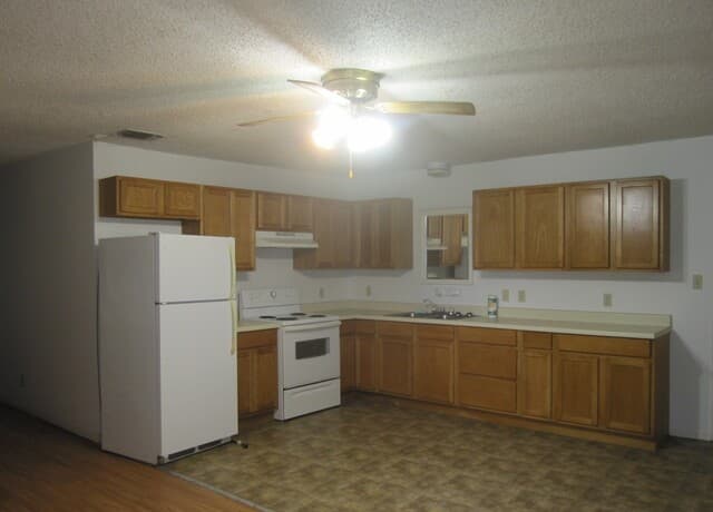 3-bedroom rental at 2131 Forest Trail Unit 2 in Bandera, TX — photo 2