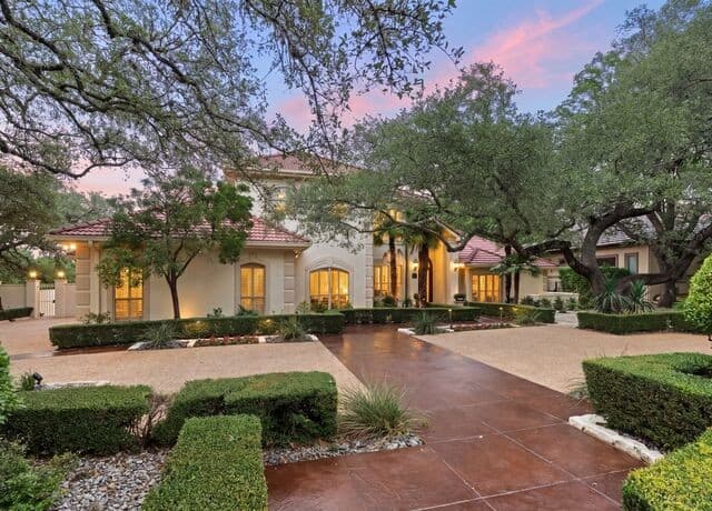 5-bedroom rental at 68 Eton Green Cir in San Antonio, TX — photo 2