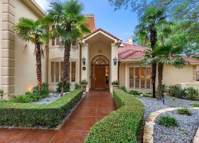 5-bedroom rental at 68 Eton Green Cir in San Antonio, TX — photo 5