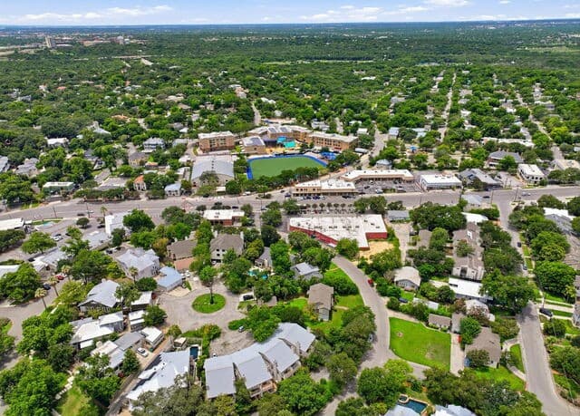 2-bedroom rental at 409 Circle St in San Antonio, TX — photo 3