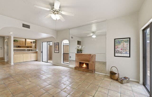 2-bedroom rental at 409 Circle St in San Antonio, TX — photo 4